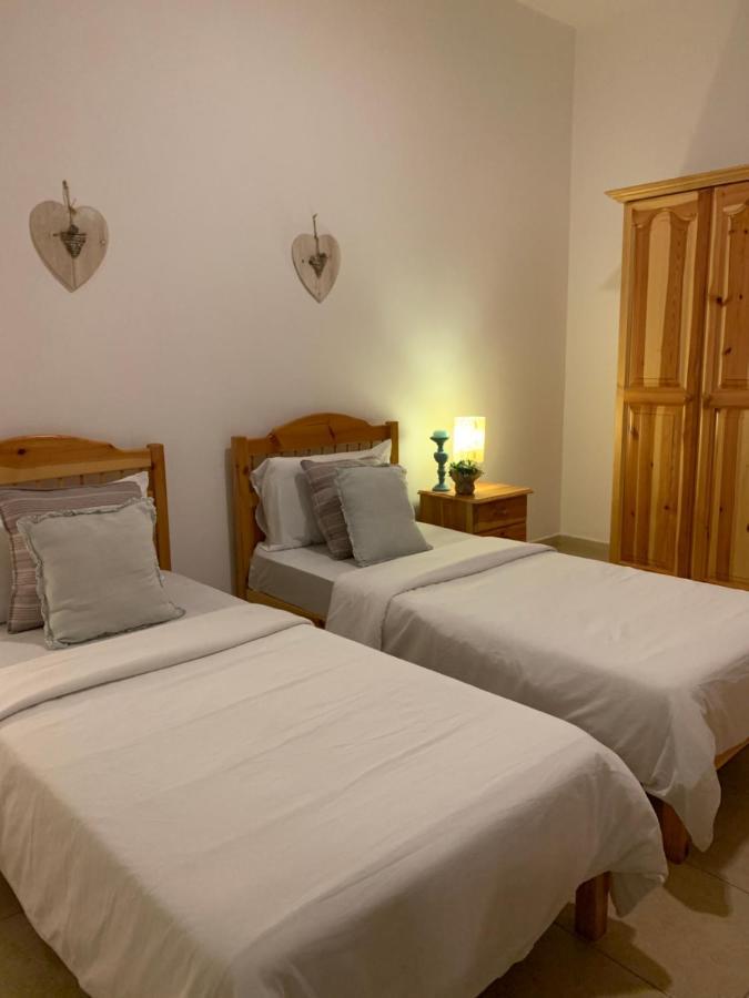 Tal-Mirakli Apartment Gharb  Bagian luar foto
