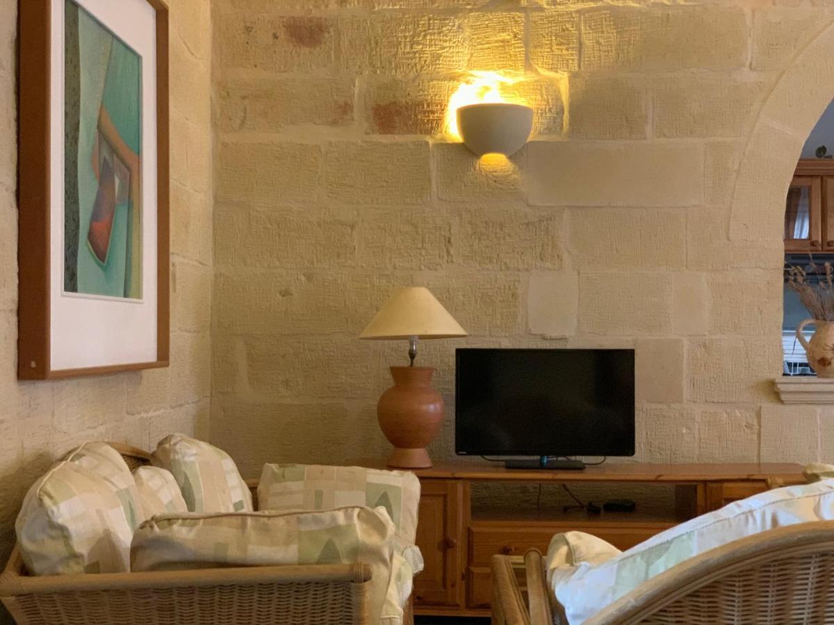 Tal-Mirakli Apartment Gharb  Bagian luar foto